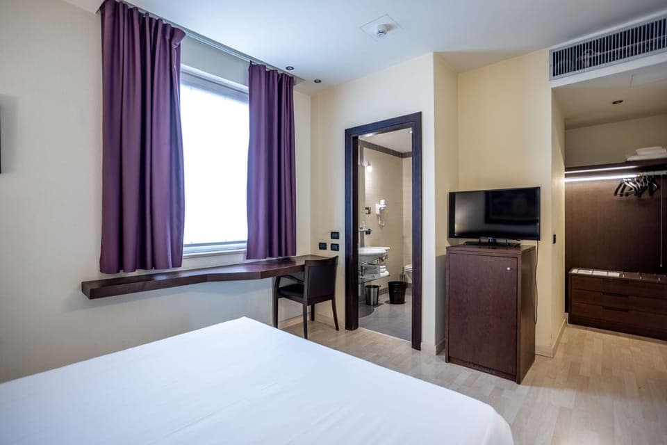 1 bedroom, premium bedding, down comforters, minibar