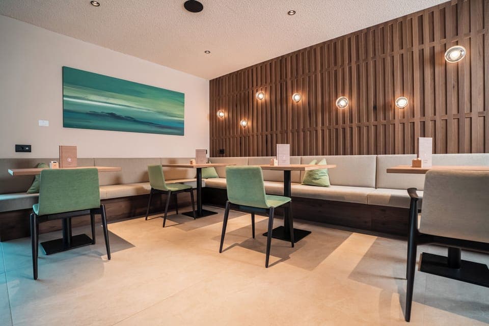 Breakfast, lunch, dinner served; Italian cuisine, alfresco dining 