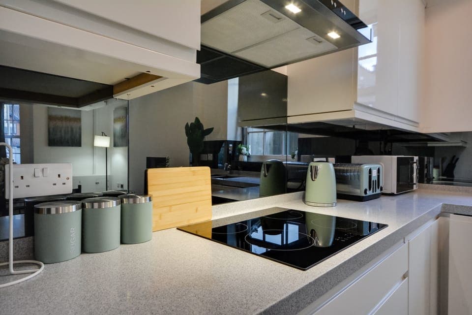 Apartment | Private kitchen | Fridge, microwave, oven, stovetop