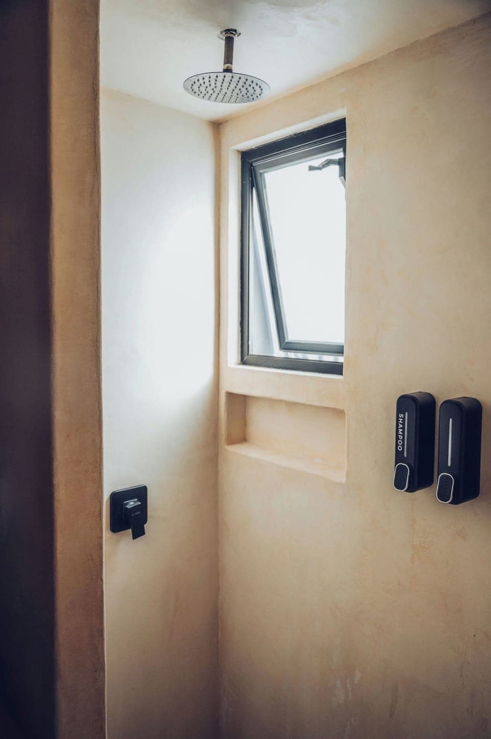 Classic Cabin, Balcony, Lake View | Bathroom | Shower, rainfall showerhead, soap, shampoo