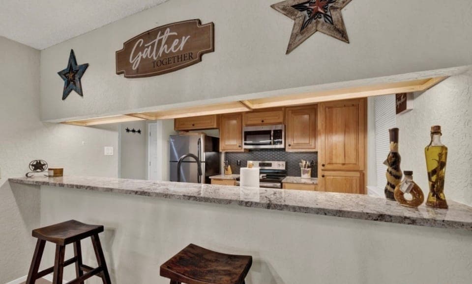 Condo, 2 Bedrooms | Private kitchen | Fridge, oven, stovetop, coffee/tea maker