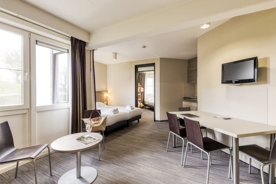 Family Studio | Desk, free WiFi, bed sheets