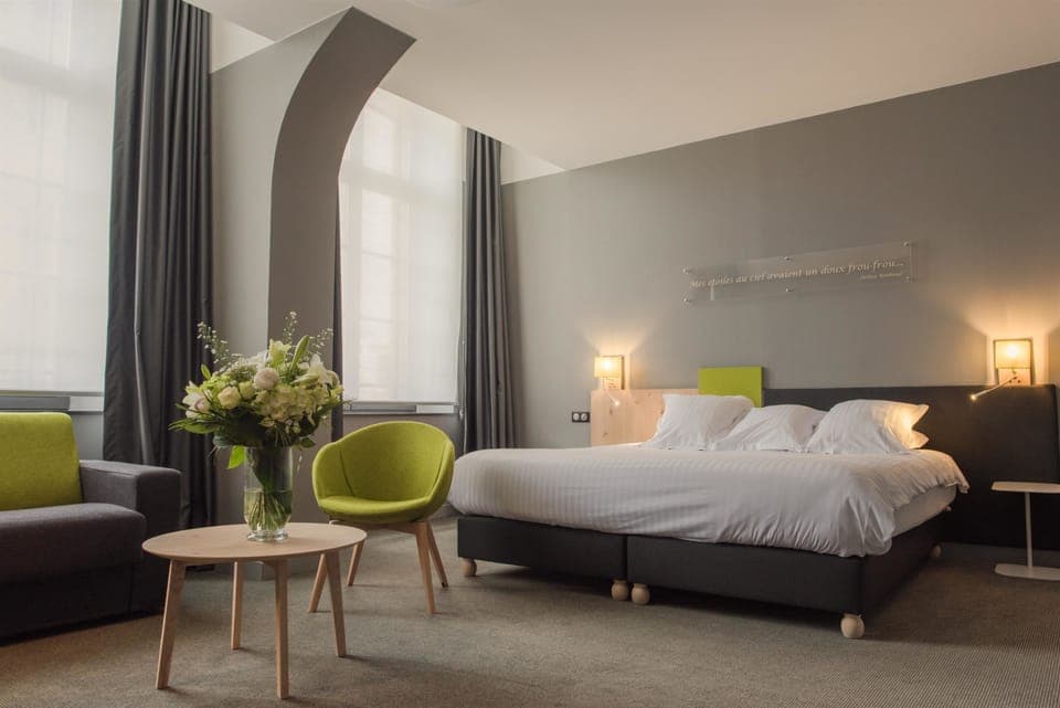 Comfort Room, 1 Queen Bed, Non Smoking | Premium bedding, in-room safe, desk, iron/ironing board