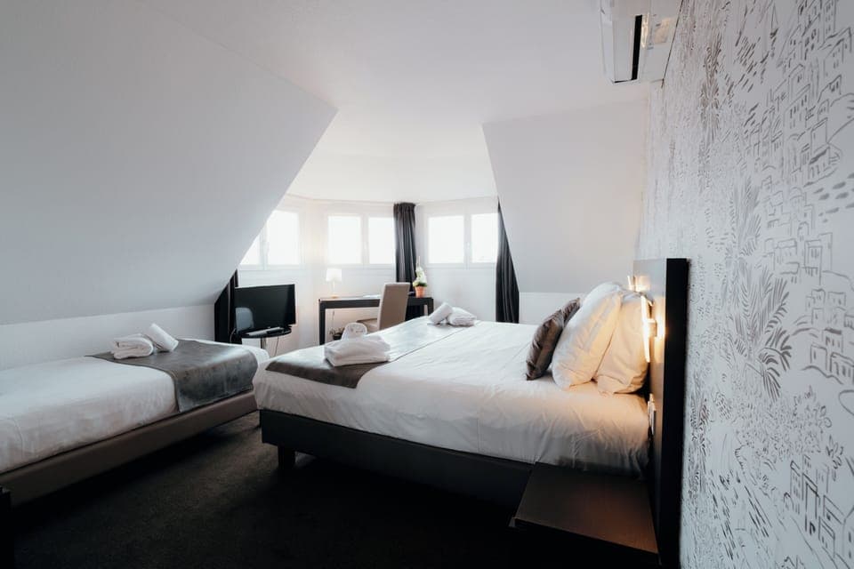 Superior Triple Room | In-room safe, desk, free cribs/infant beds, free WiFi