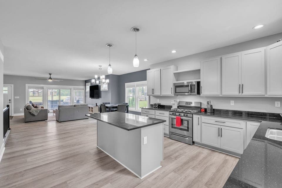 House, 4 Bedrooms | Private kitchen | Fridge, oven, coffee/tea maker, toaster