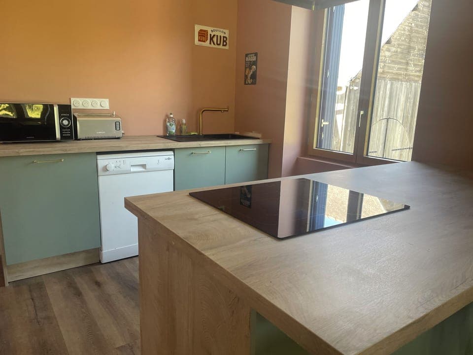 Shared fridge, microwave