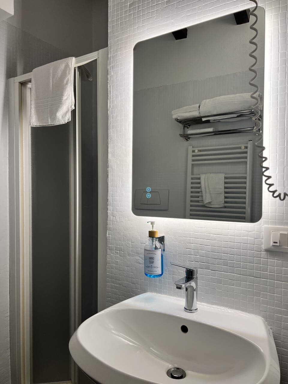 Junior Room, City View | Bathroom | Hair dryer, towels, soap, shampoo