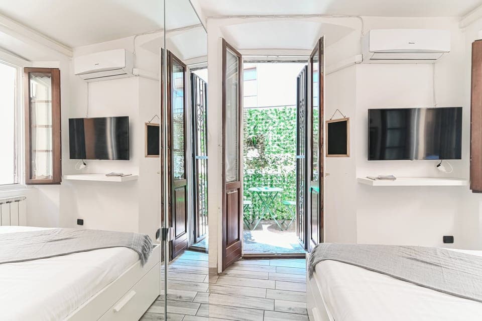 Double Room, 1 Double Bed | Laptop workspace, iron/ironing board, free WiFi