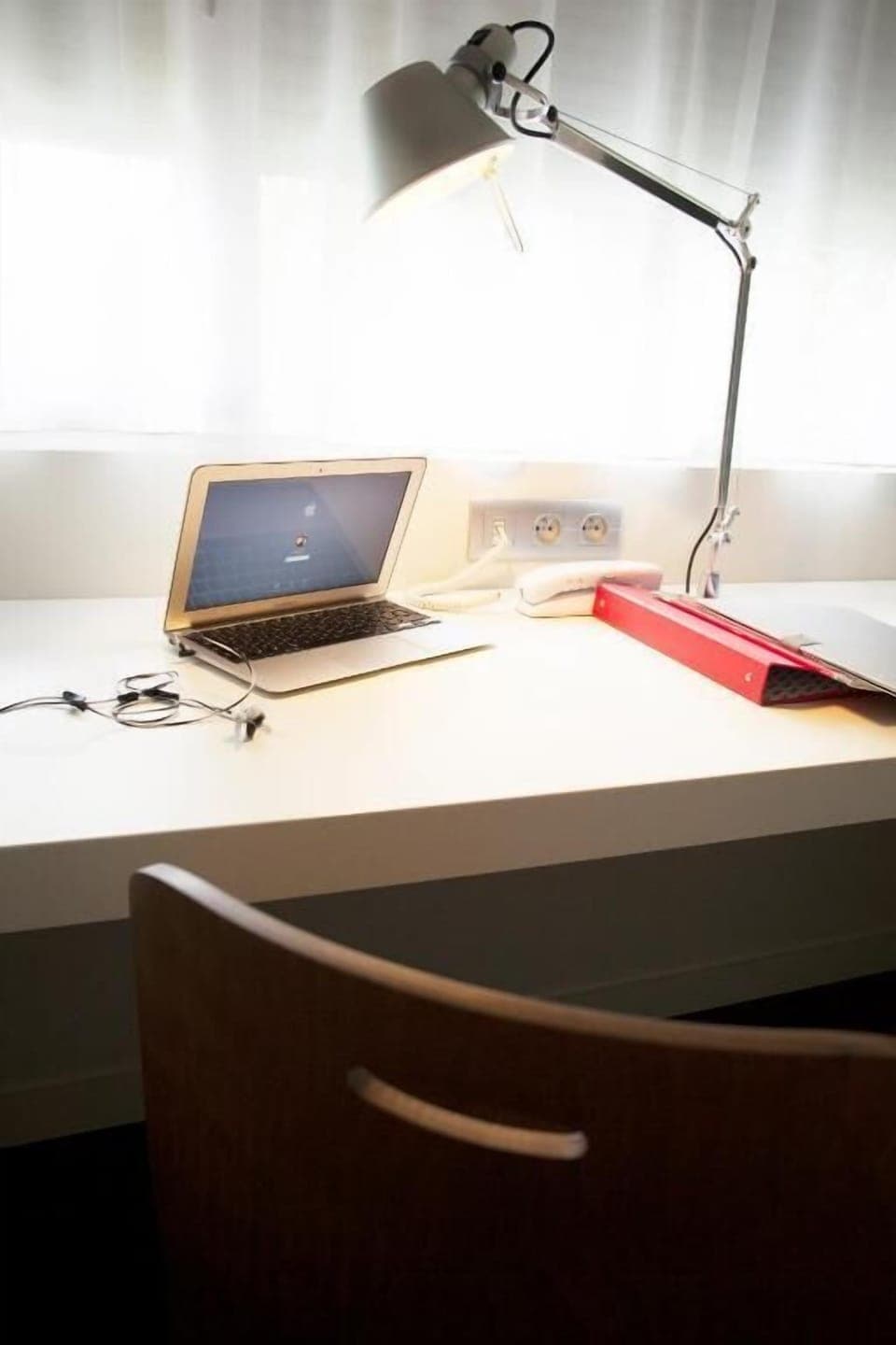 Premium bedding, desk, blackout drapes, free WiFi