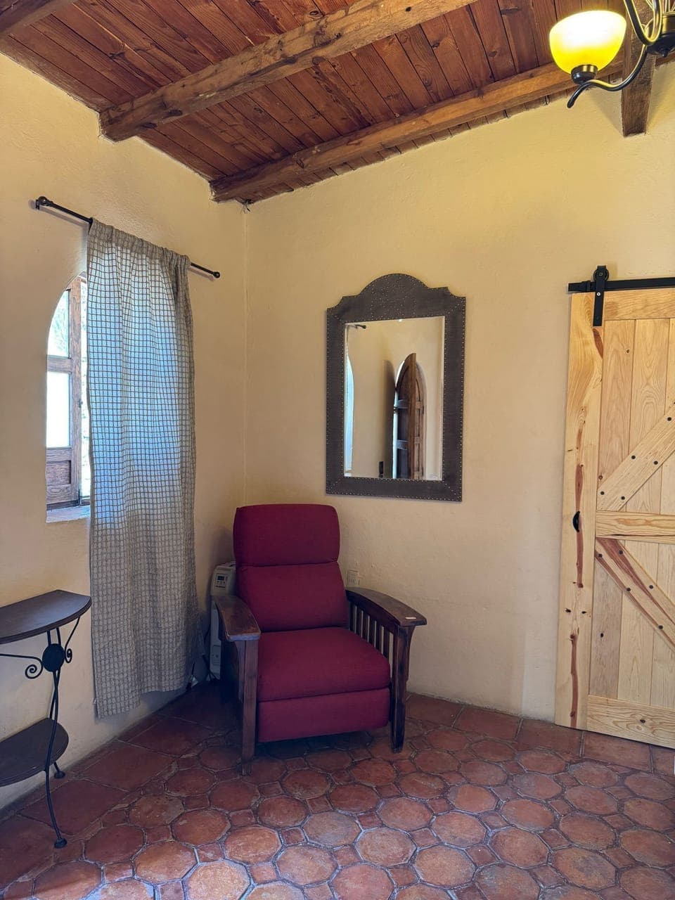 Comfort Room | Free WiFi, bed sheets