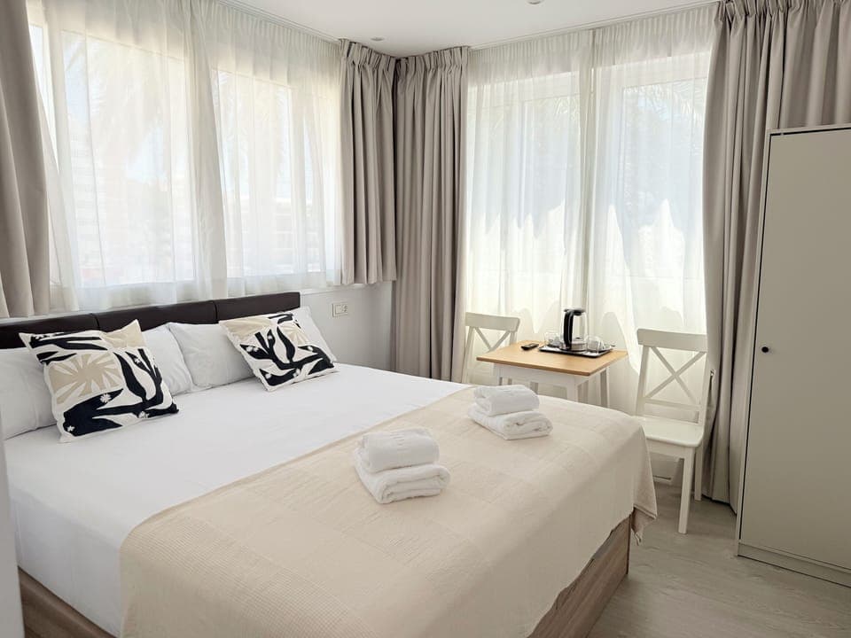 Standard Double Room | Minibar, in-room safe, desk, blackout drapes