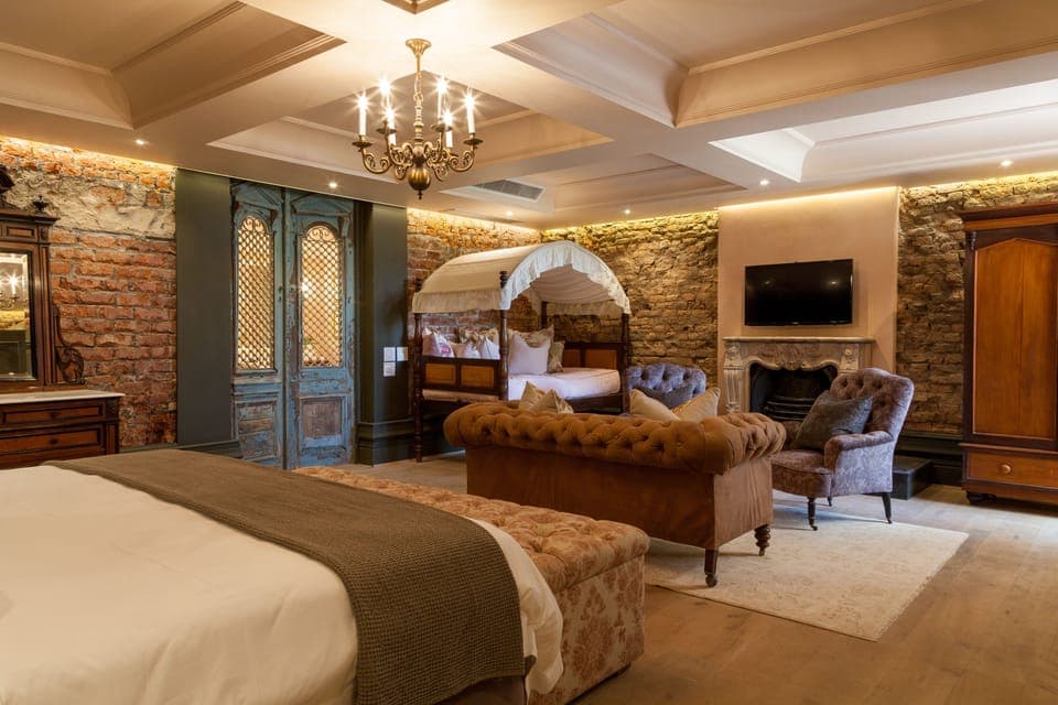 Luxury Room | Hypo-allergenic bedding, minibar, in-room safe, desk