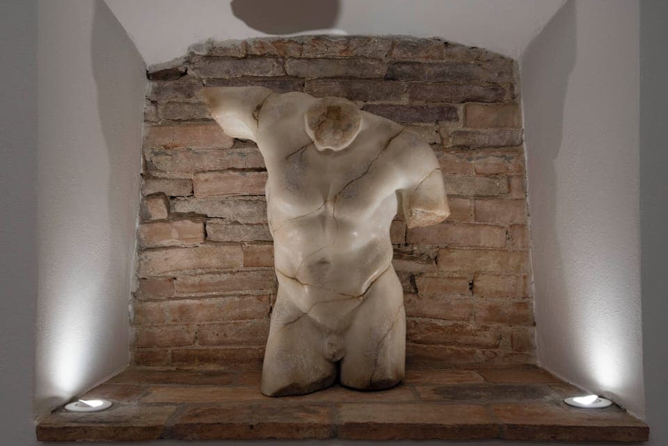 Junior Suite, Courtyard View | In-room safe, soundproofing