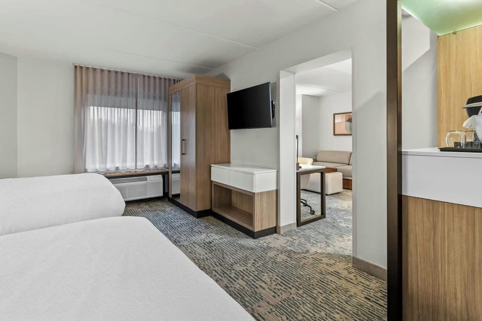 Suite, Multiple Beds | Living area