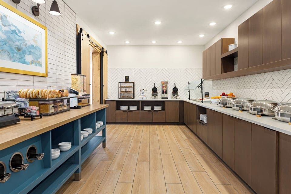 Free daily buffet breakfast