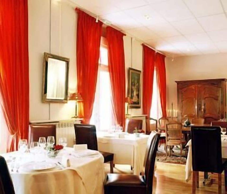 Lunch and dinner served, French cuisine