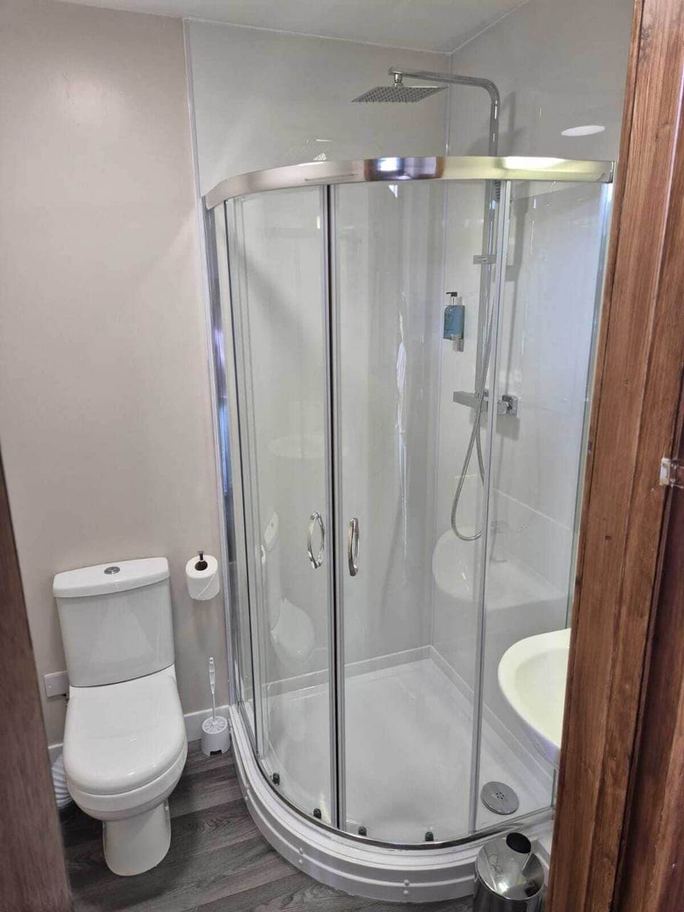 Classic Double Room | Bathroom | Shower, hair dryer, towels, soap