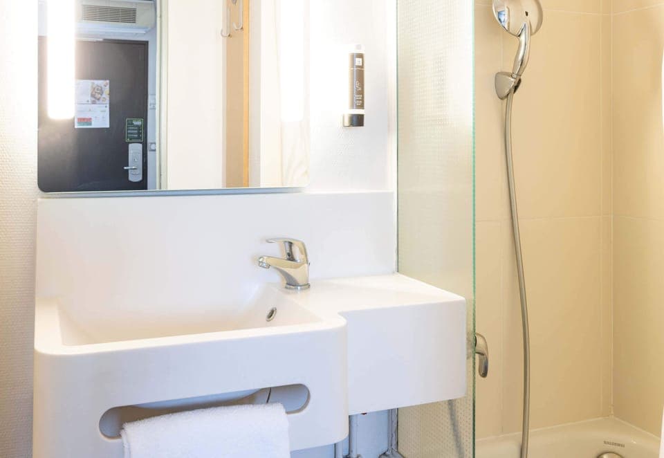 Shower, free toiletries, hair dryer, towels