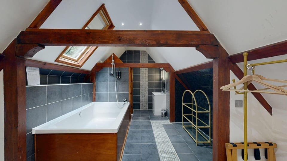 Superior Suite | Bathroom | Shower, hair dryer, towels, soap