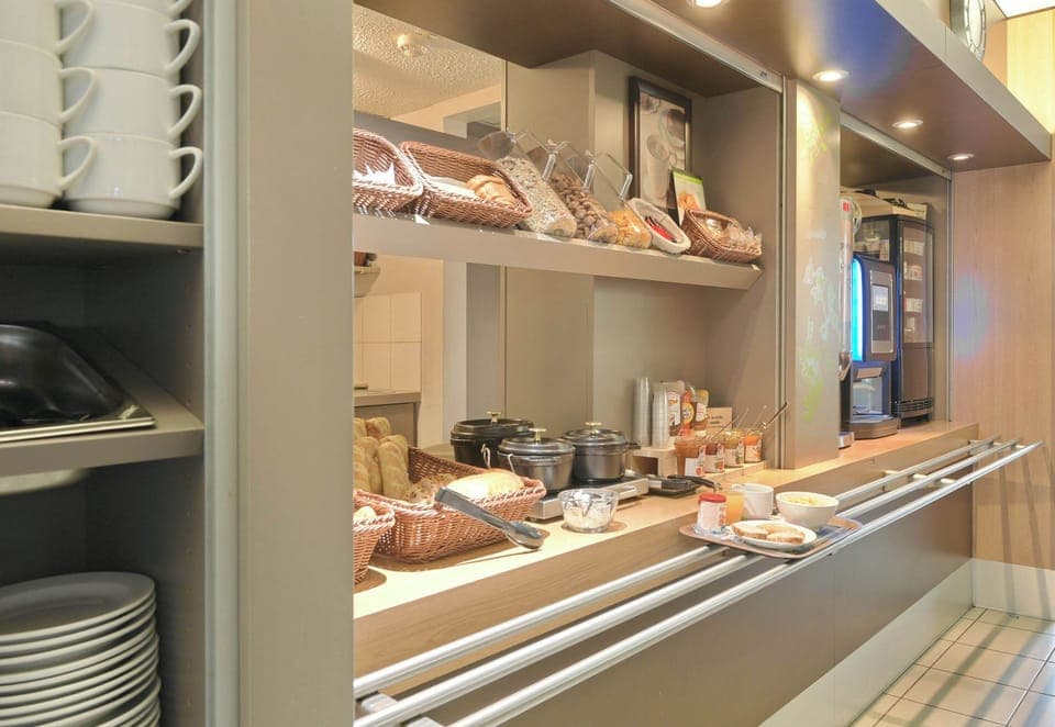 Daily buffet breakfast for a fee