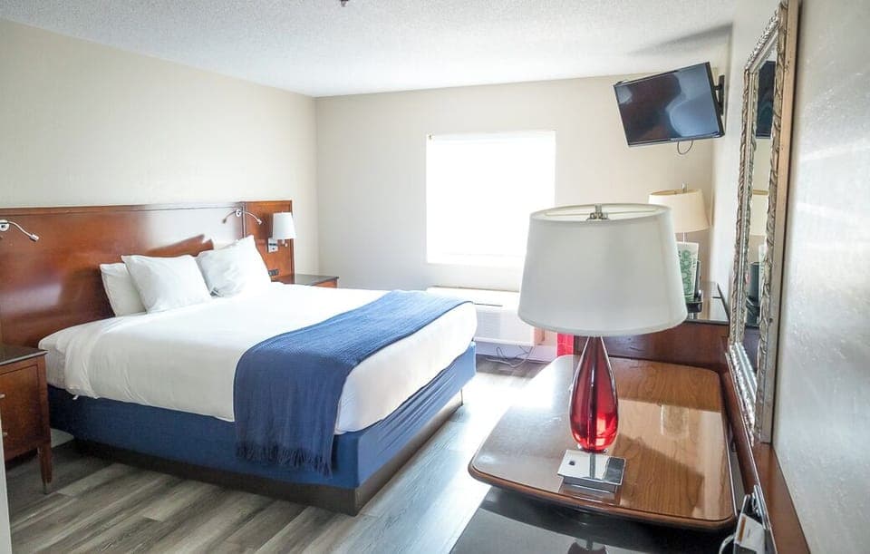 Desk, blackout drapes, iron/ironing board, free WiFi