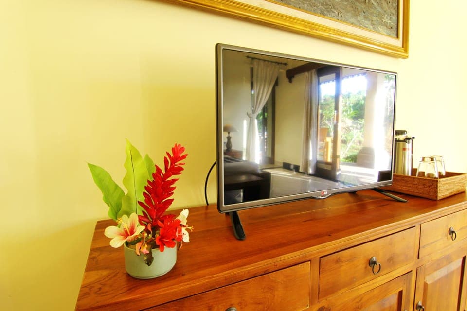 Villa, 1 Bedroom | 1 bedroom, in-room safe, desk, free cribs/infant beds