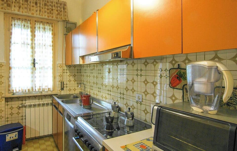 Apartment, Balcony, City View | Private kitchen | Fridge, microwave, oven, stovetop