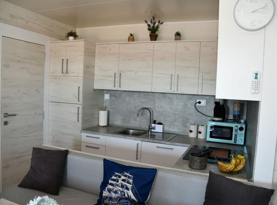 Mobile Home (Mobile Home With Terrace And Sea View) | Private kitchen | Fridge