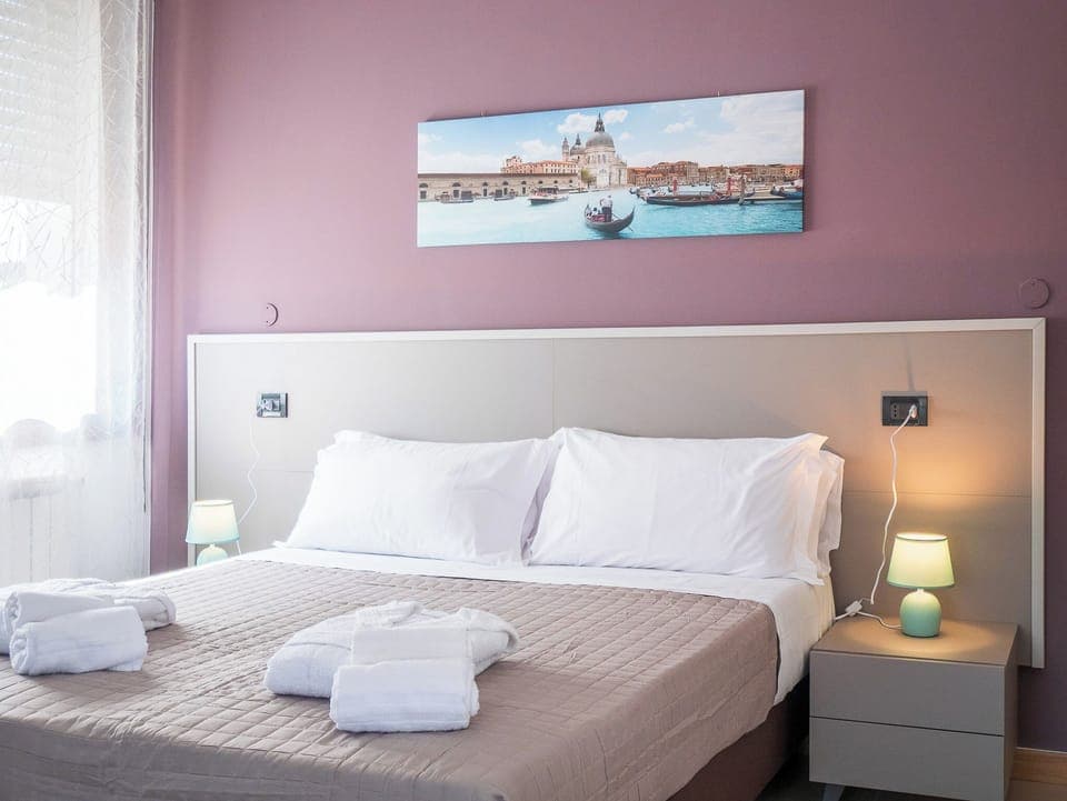 Classic Double or Twin Room, City View | Desk, laptop workspace, free WiFi