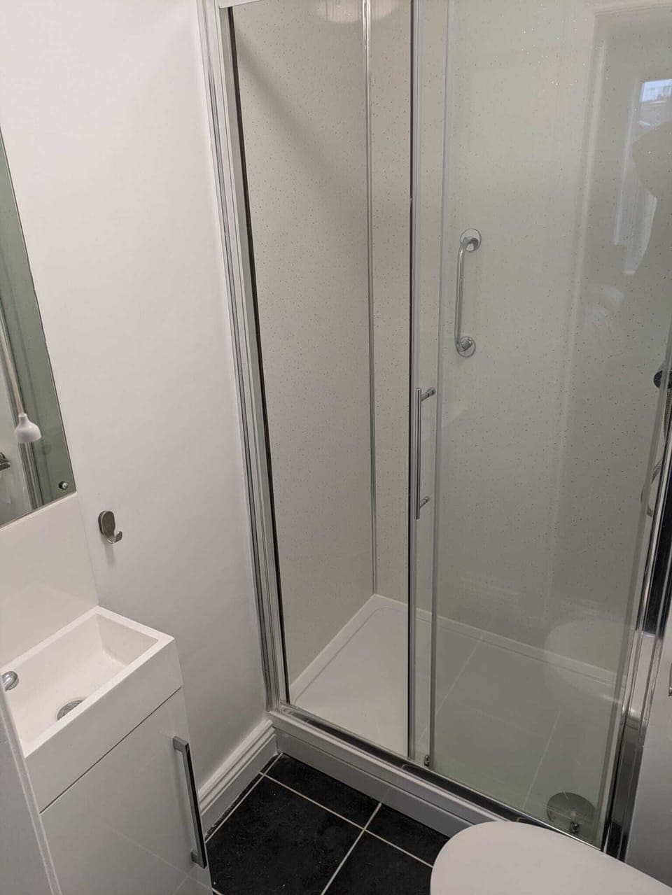 Double Room, Private Bathroom, City View | Bathroom | Free toiletries, towels, soap, shampoo