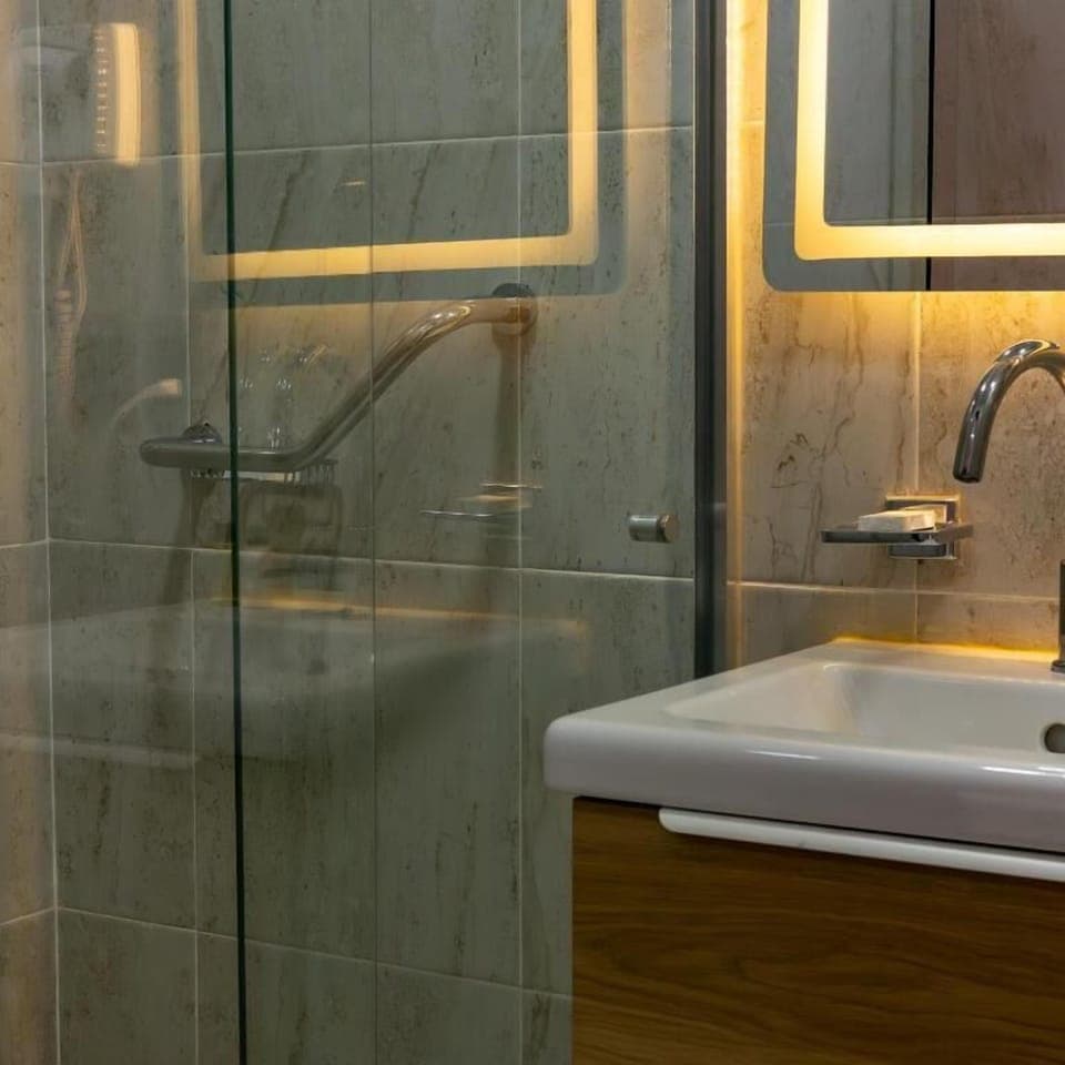 Shower, free toiletries, hair dryer, towels