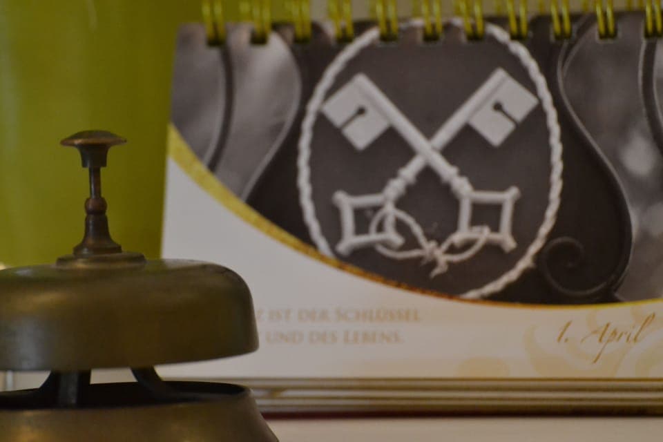 Check-in/check-out kiosk