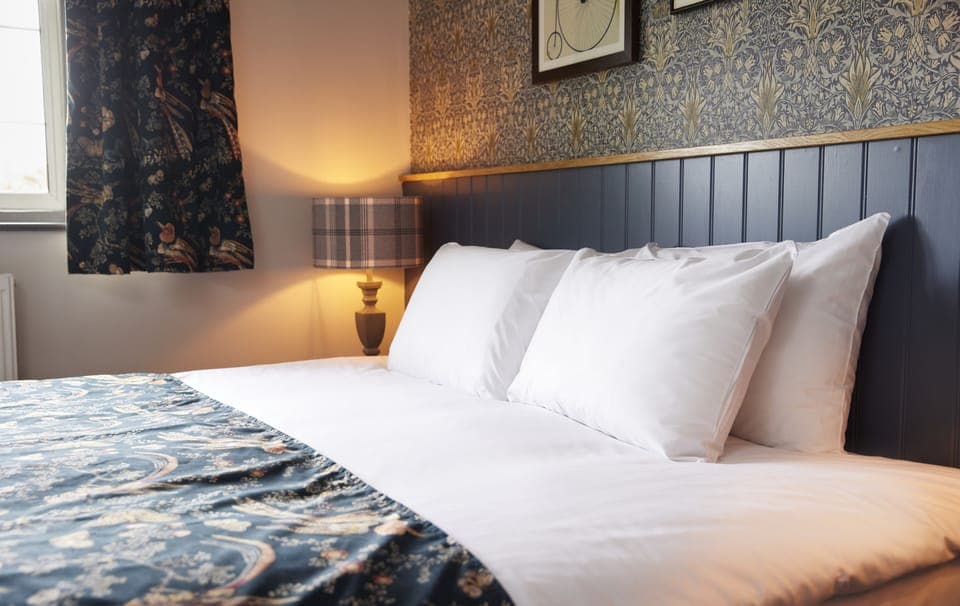 Double Room | Desk, free WiFi, bed sheets