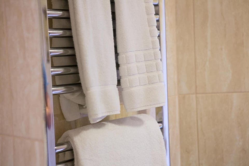 Apartment | Bathroom | Free toiletries, hair dryer, towels