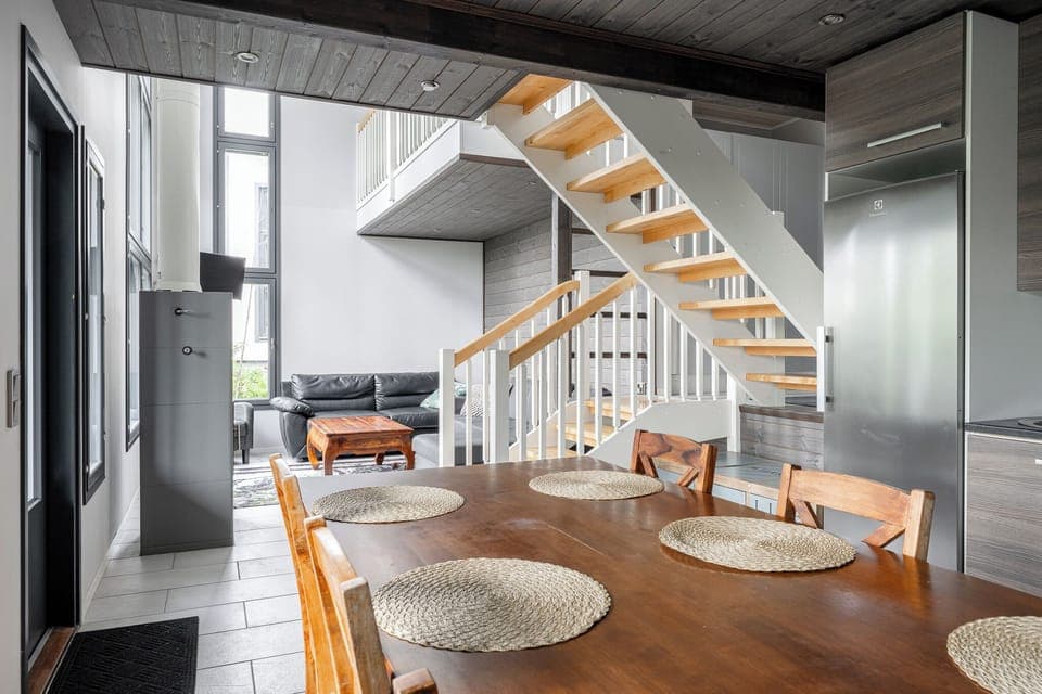 Superior Duplex, Multiple Beds, Pets Allowed, Lake View | Private kitchen | Fridge, microwave, oven, stovetop