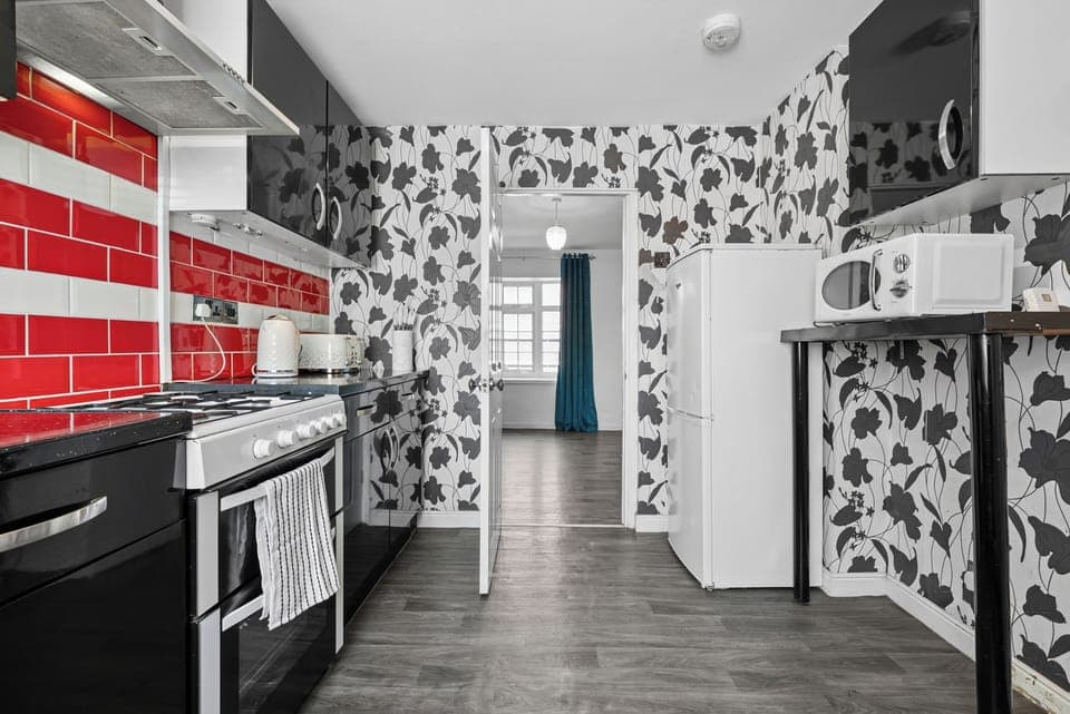 House, 3 Bedrooms, Non Smoking, Kitchen | Private kitchen | Full-size fridge, microwave, oven, stovetop