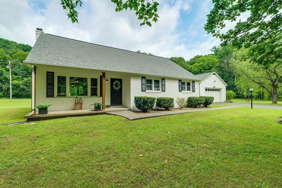 House (4 Bedrooms) | Front of property