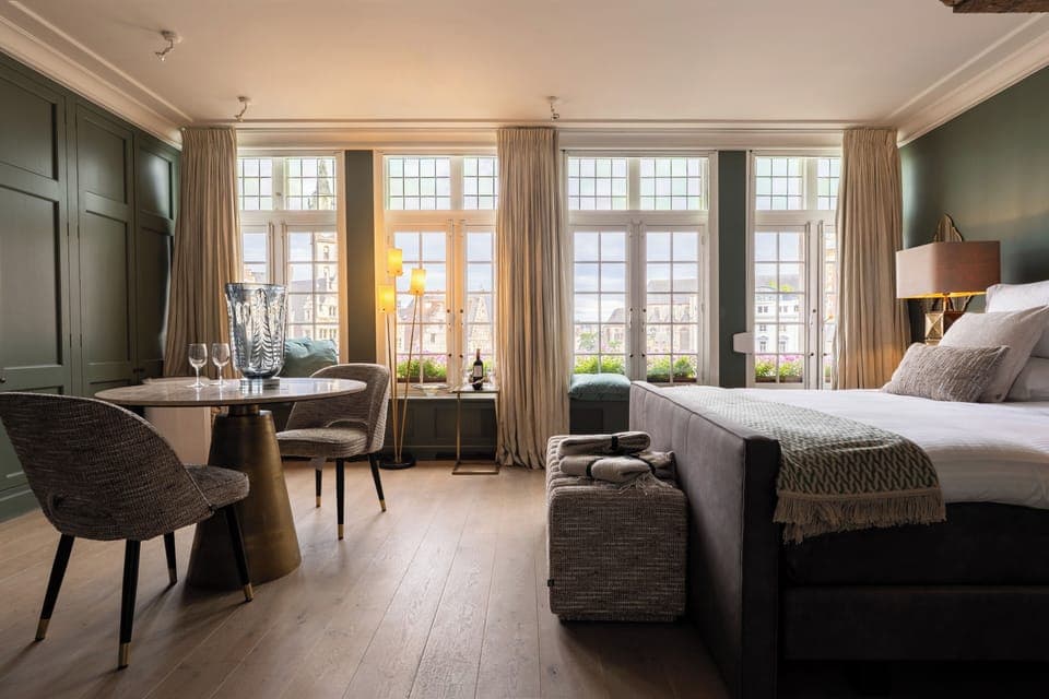 Executive Suite | Minibar, in-room safe, desk, laptop workspace