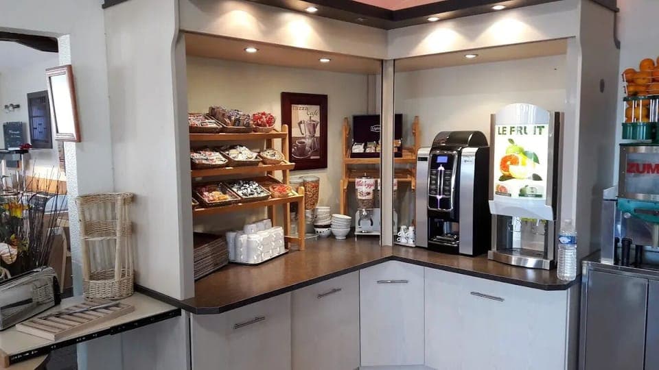 Daily buffet breakfast (EUR 8.5 per person)