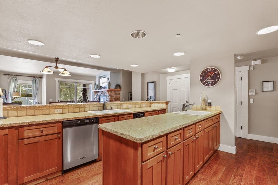 Villa, 3 Bedrooms | Private kitchen | Fridge, oven, coffee/tea maker