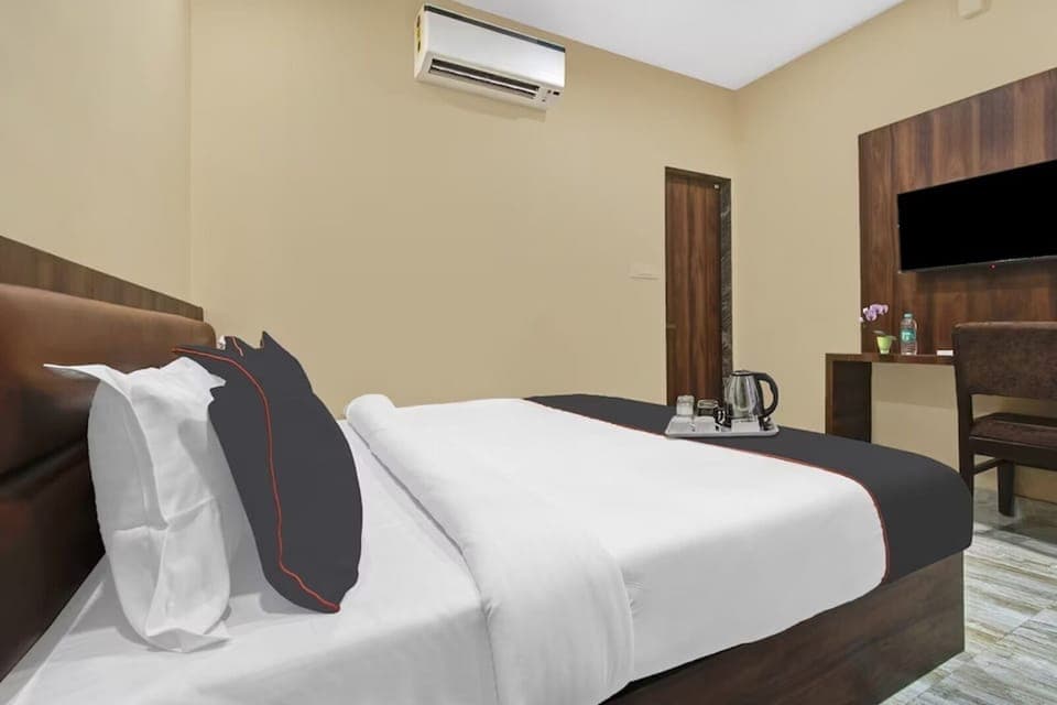 Deluxe Double Room, Balcony | Living area