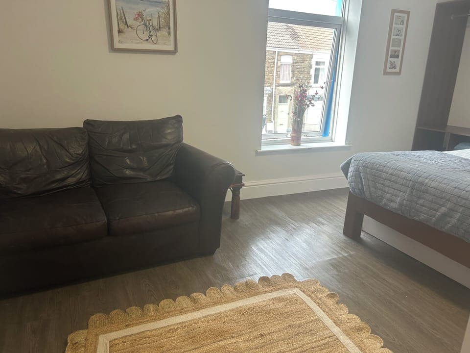 Classic Double Room | Desk, laptop workspace, free WiFi, bed sheets