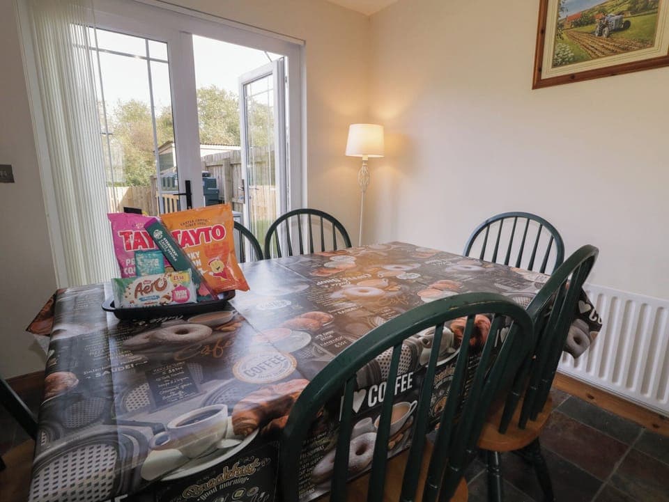 Cottage | Dining