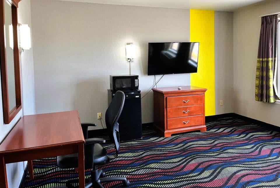 Suite, 1 King Bed, Non Smoking | Desk, free cribs/infant beds, rollaway beds, free WiFi