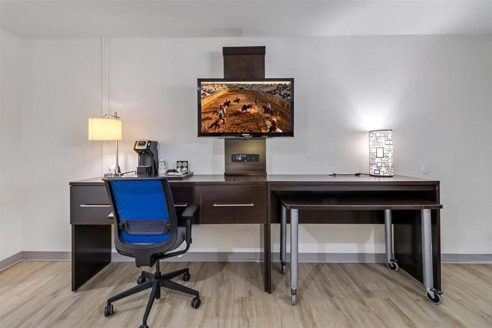 Desk, laptop workspace, free WiFi, bed sheets