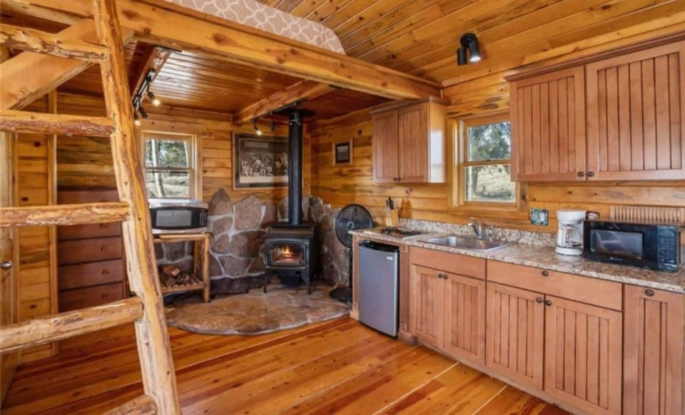 Standard Cabin, Mountain View | Private kitchenette