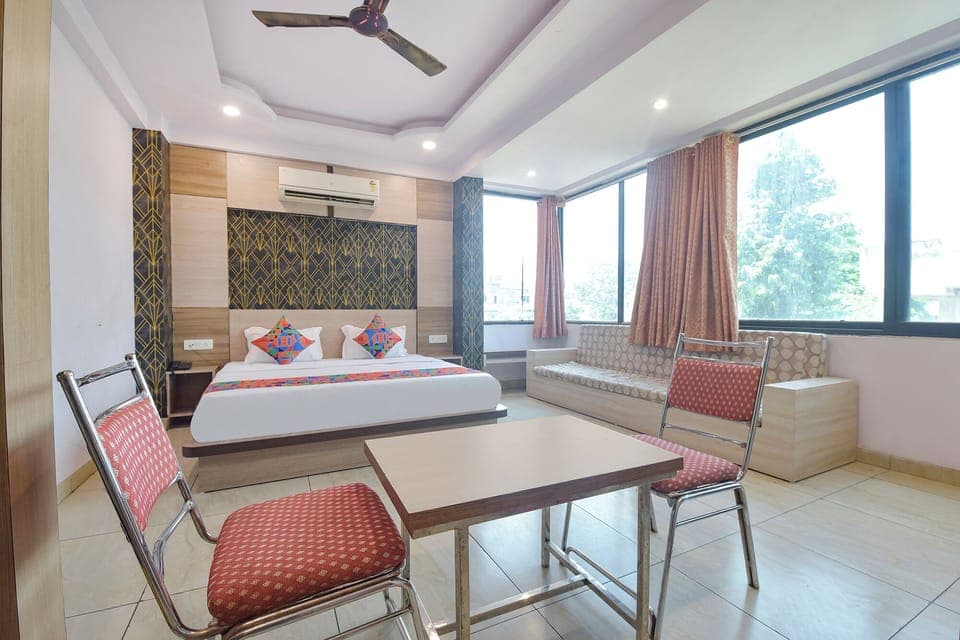 Egyptian cotton sheets, premium bedding, in-room safe, free WiFi