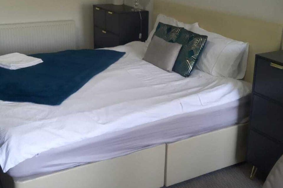 3 bedrooms, free WiFi, bed sheets