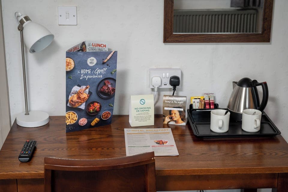 Family Room Sleeps 4 | Desk, free WiFi