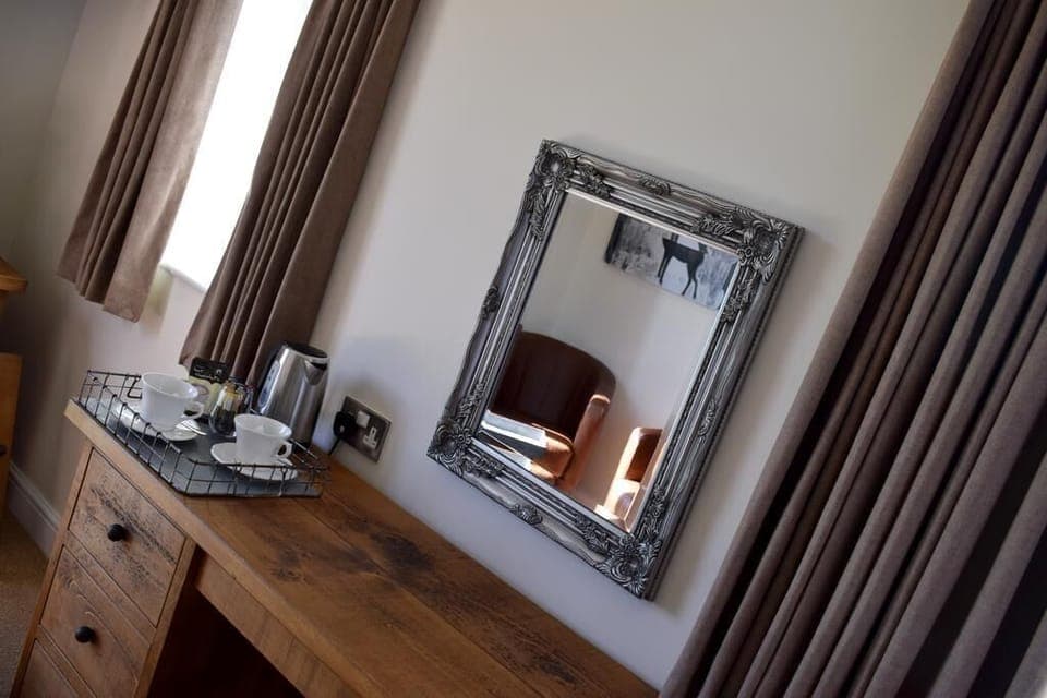 Executive Room | Free minibar, individually decorated, individually furnished, desk